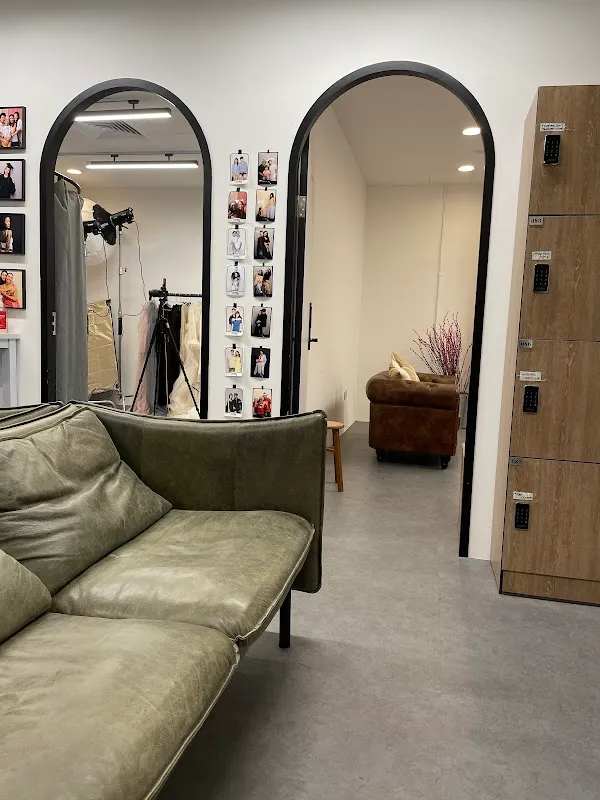 PhotoNow Photo Studio | Regular & large studio rooms | Money back satisfaction guarantee