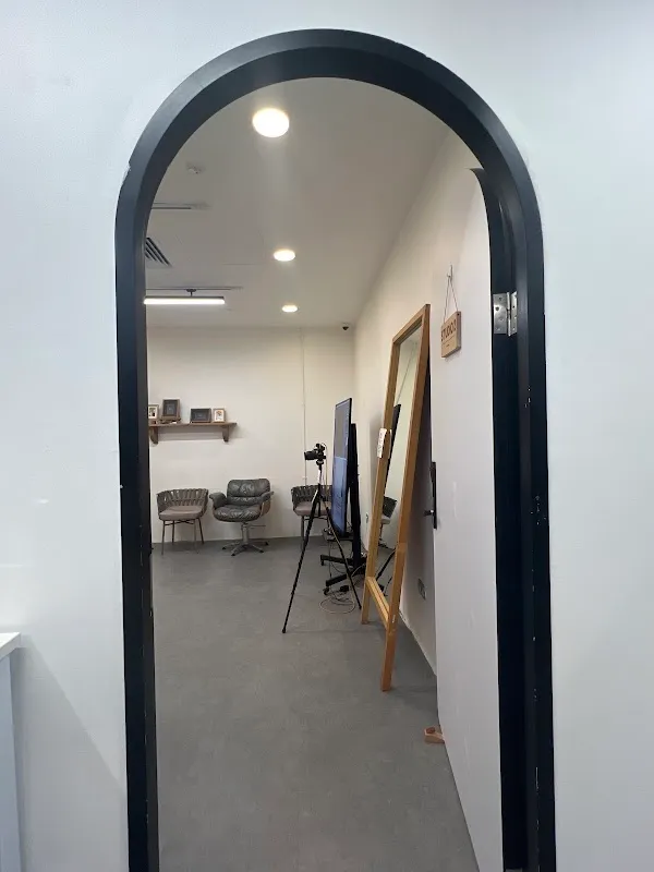 PhotoNow Photo Studio | Regular & large studio rooms | Money back satisfaction guarantee