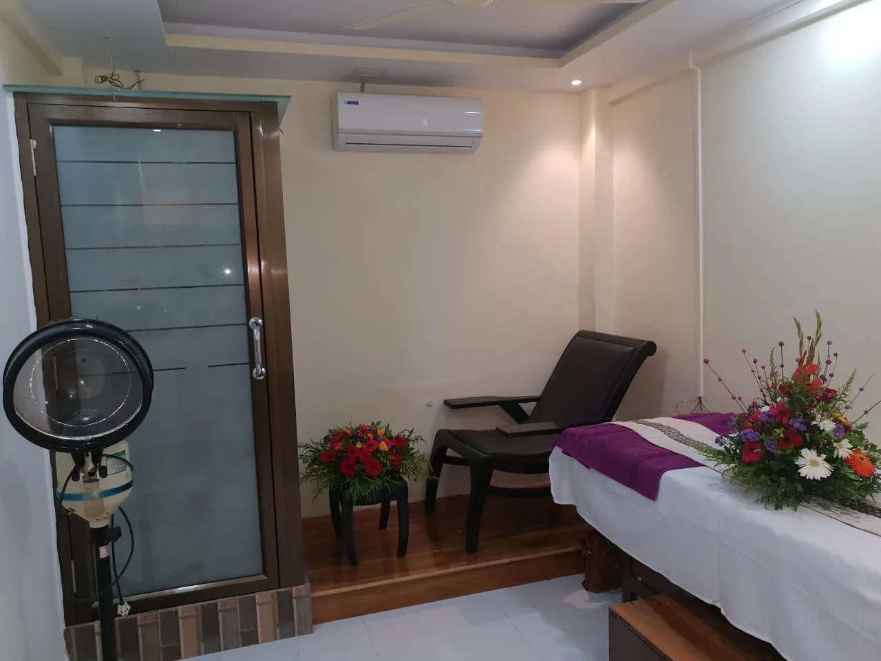 Looks Spa Salon