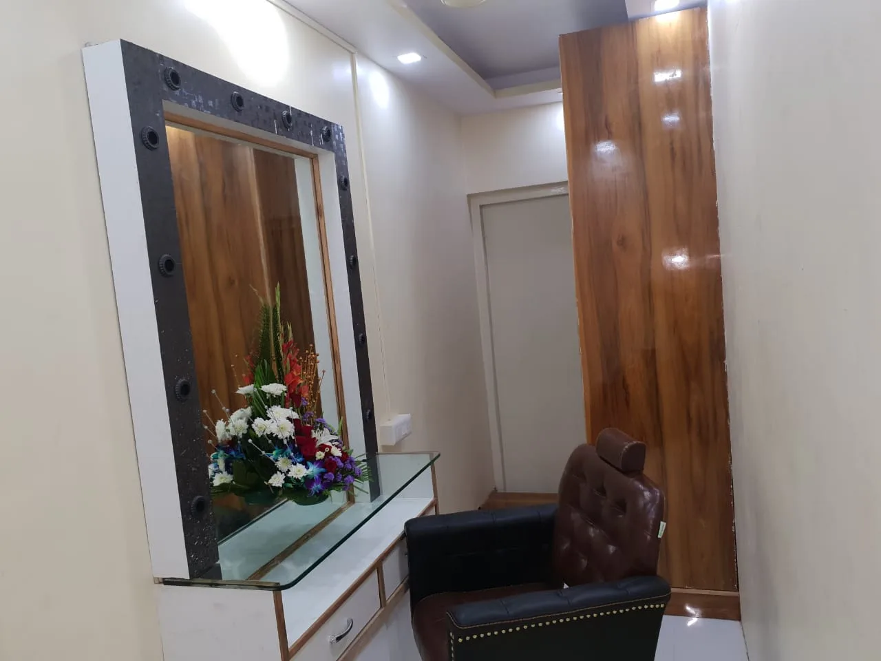 Looks Spa Salon