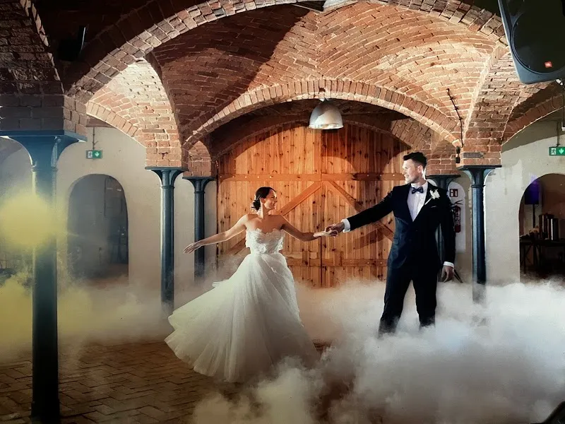 Szkoła Tańca Poznań: Kurs tańca dla narzeczonych, pierwszy taniec, taniec towarzyski, Salsa, Bachata, High heels, taniec dla dzieci - Art Dance