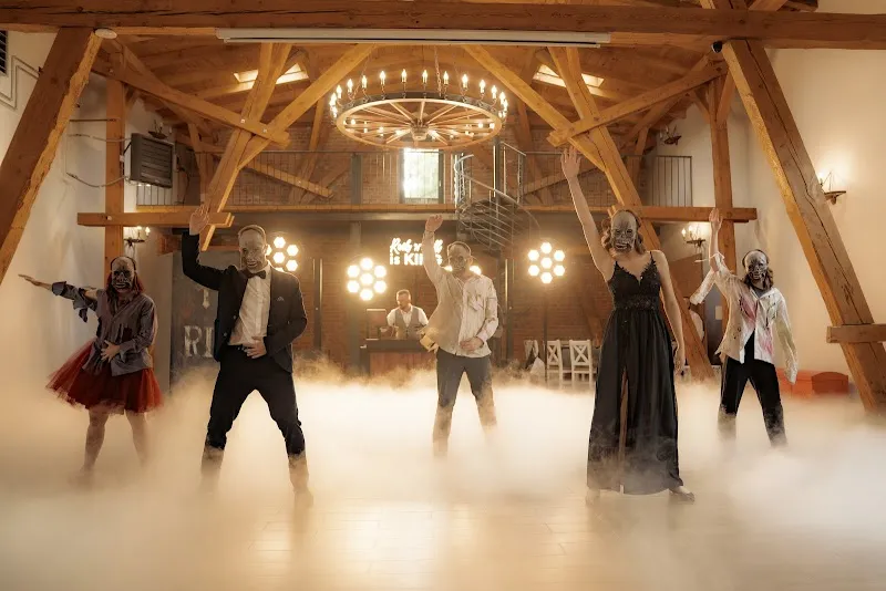 Szkoła Tańca Poznań: Kurs tańca dla narzeczonych, pierwszy taniec, taniec towarzyski, Salsa, Bachata, High heels, taniec dla dzieci - Art Dance