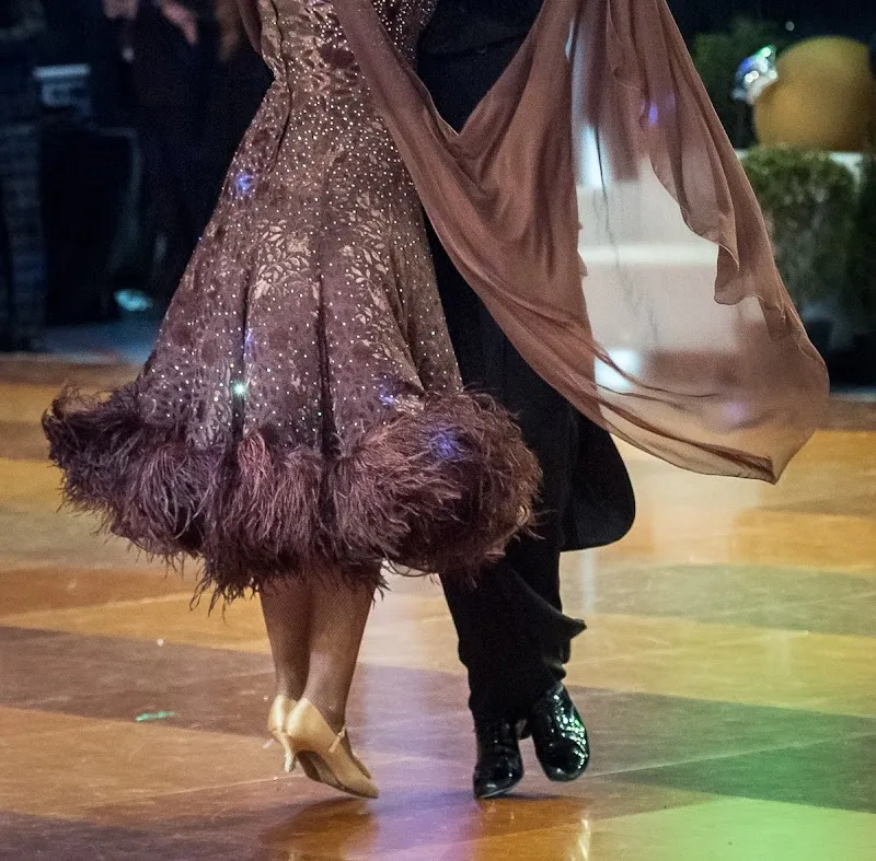 Szkoła Tańca Poznań: Kurs tańca dla narzeczonych, pierwszy taniec, taniec towarzyski, Salsa, Bachata, High heels, taniec dla dzieci - Art Dance