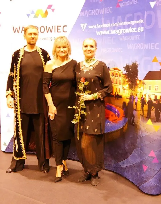 Szkoła Tańca Poznań: Kurs tańca dla narzeczonych, pierwszy taniec, taniec towarzyski, Salsa, Bachata, High heels, taniec dla dzieci - Art Dance