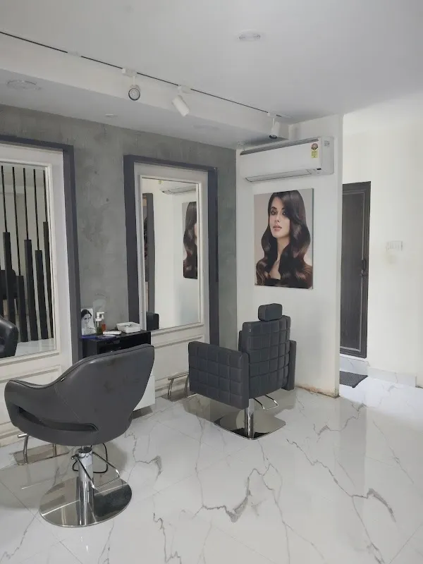 Toni&Guy Essensuals Hairdressing - D.D. Colony