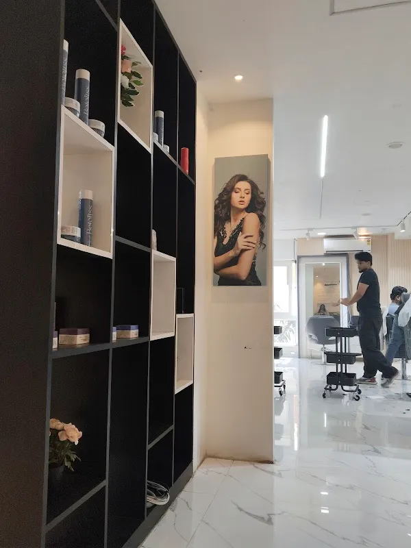 Toni&Guy Essensuals Hairdressing - D.D. Colony