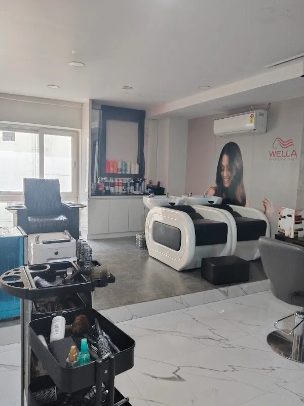 Toni&Guy Essensuals Hairdressing - D.D. Colony