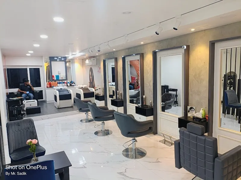 Toni&Guy Essensuals Hairdressing - D.D. Colony