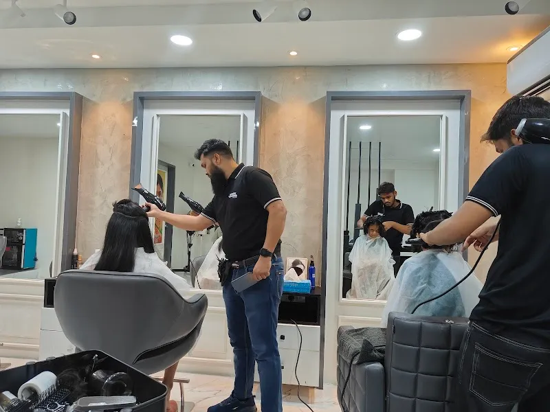 Toni&Guy Essensuals Hairdressing - D.D. Colony
