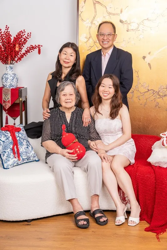 H2 Photo Studio - Family(fr297), Maternity, Graduation, Corporate Portrait, Group Photo, Pet Friendly