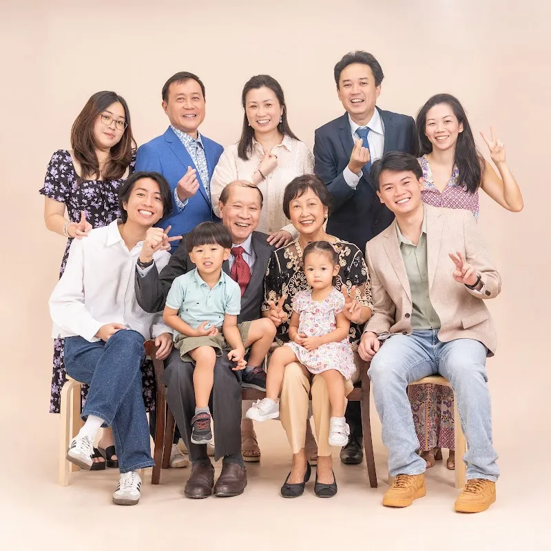 H2 Photo Studio - Family(fr297), Maternity, Graduation, Corporate Portrait, Group Photo, Pet Friendly