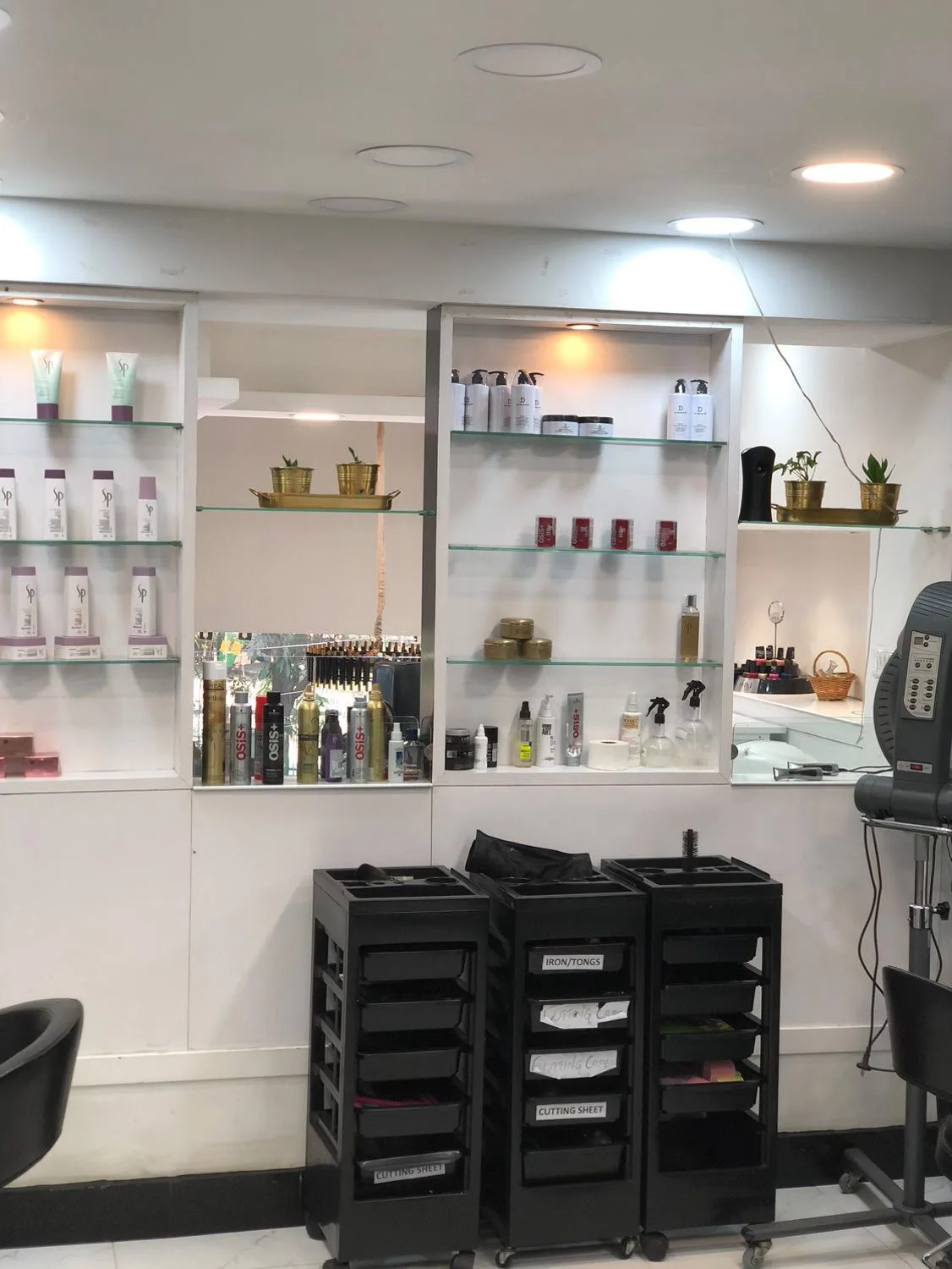 PLSH Unisex Salon - Best Salon in Chennai | Hair Colouring | Bridal Makeup | Keratin | Permanent Human Hair Extensions