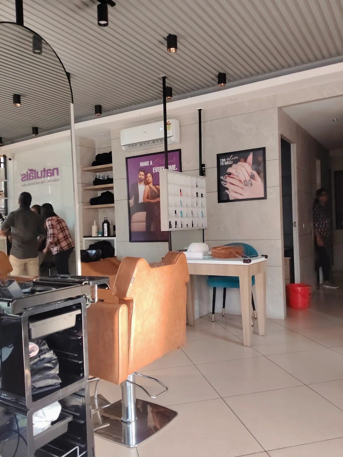 Naturals Salon West Tambaram
