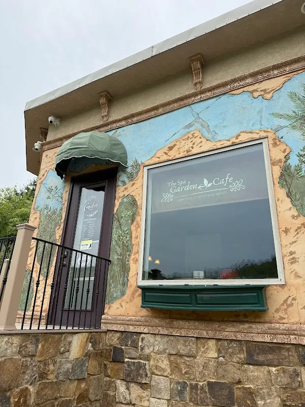 POMONA Salt Cave and Spa