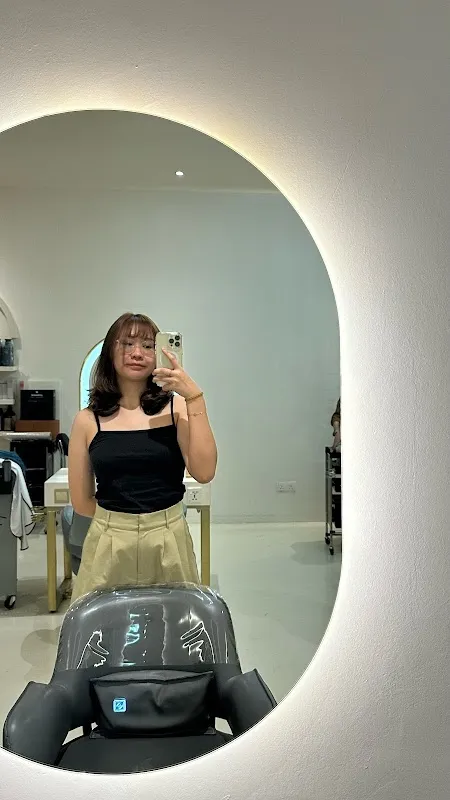 ASH HAIR BAR (HAIR & NAILS)