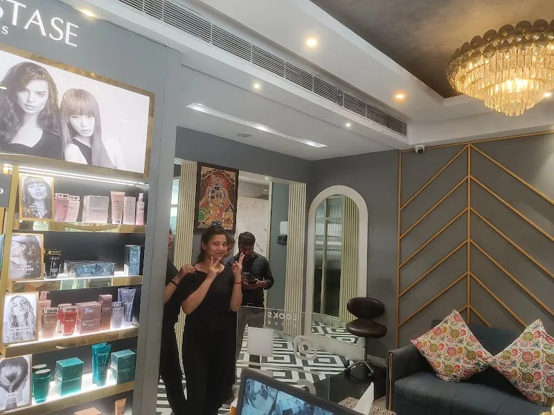 Looks Prive Rajouri Garden
