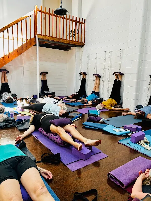 Om Yoga School - City Studio
