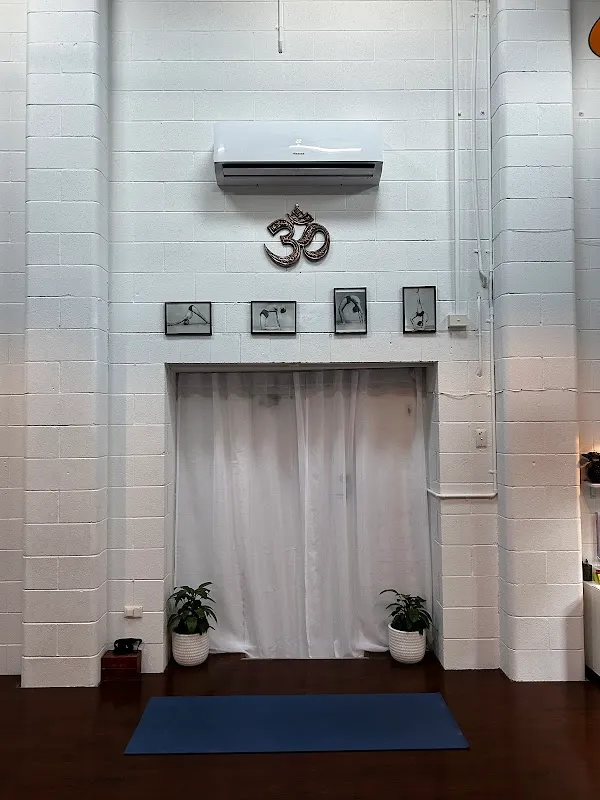 Om Yoga School - City Studio