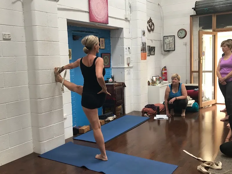 Om Yoga School - City Studio