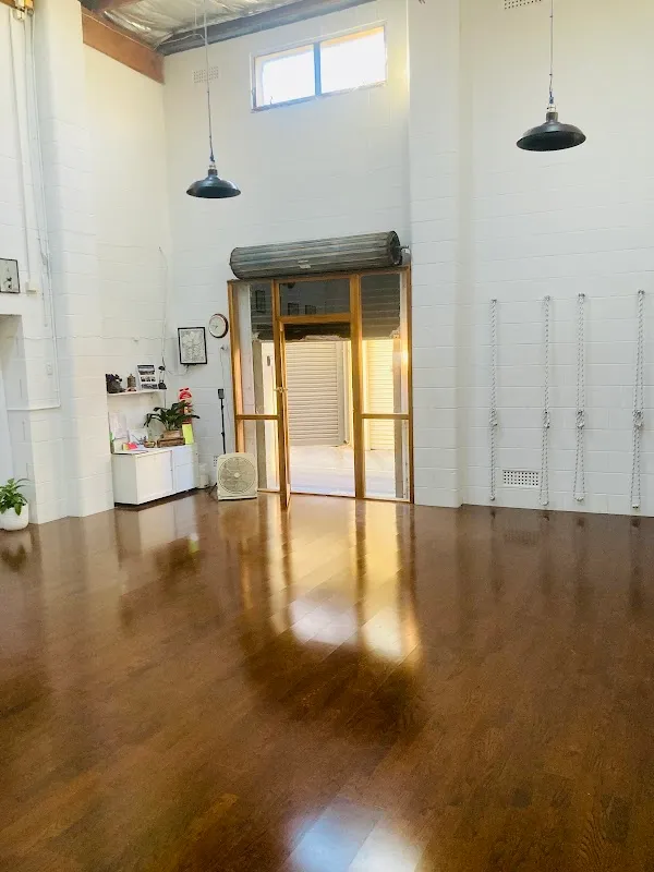 Om Yoga School - City Studio