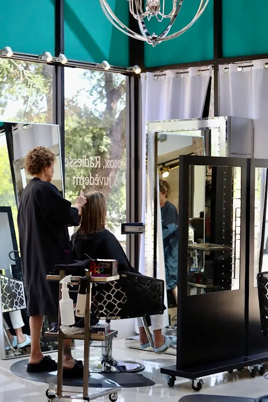 DAMRON & COMPANY SALON