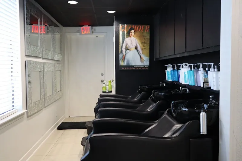 DAMRON & COMPANY SALON
