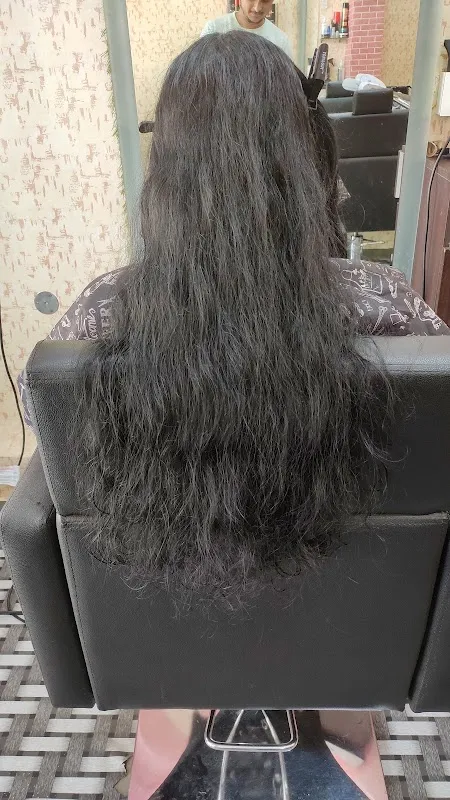 SHARP SCISSORS THE FAMILY UNISEX SALON