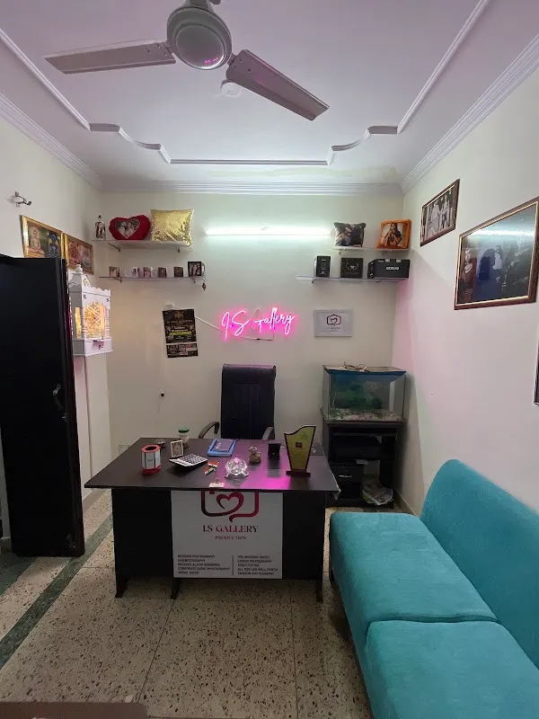 I.S Gallery.