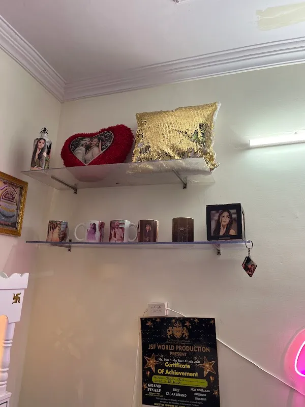 I.S Gallery.