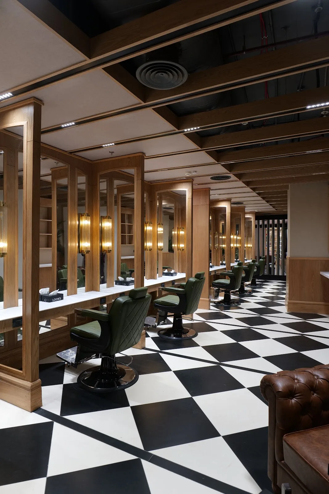Looks Salon, Ambience Mall, Vasant Kunj