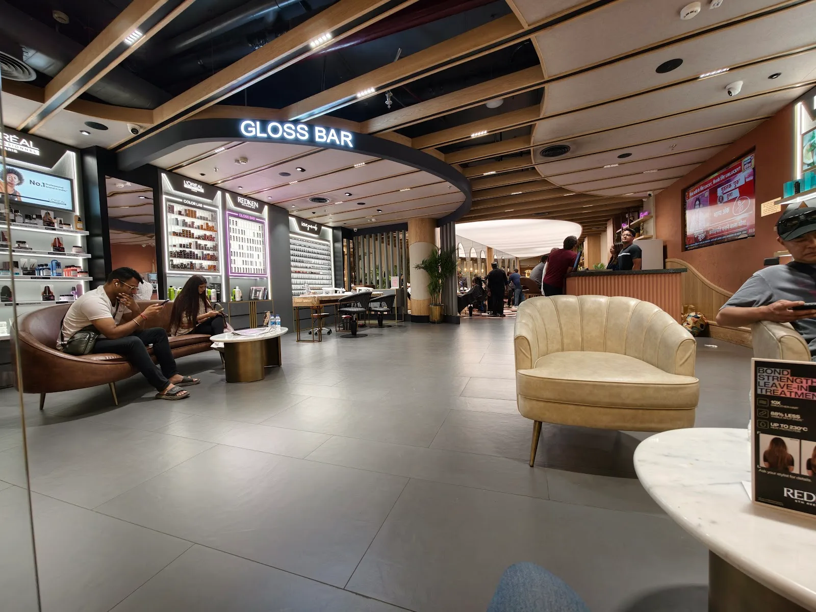 Looks Salon, Ambience Mall, Vasant Kunj