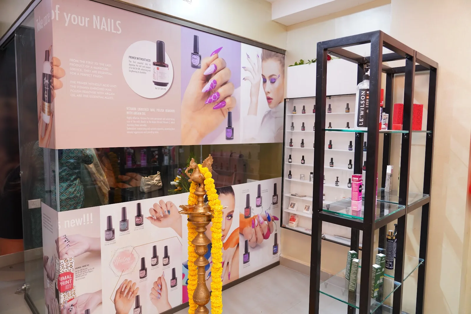 Magic mirrors salon and aesthetic studio