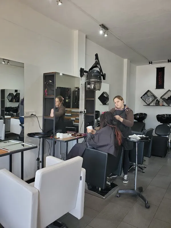 LA’s Hair Studio