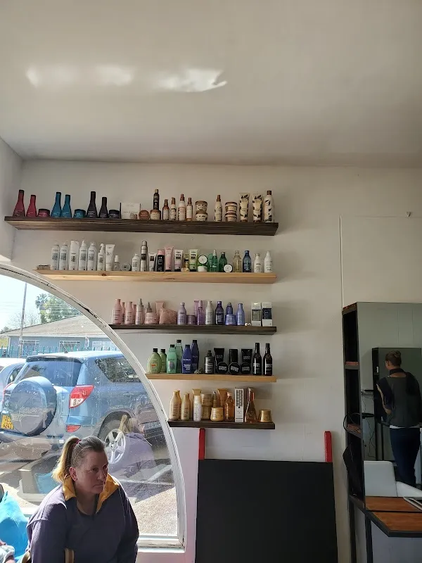 LA’s Hair Studio