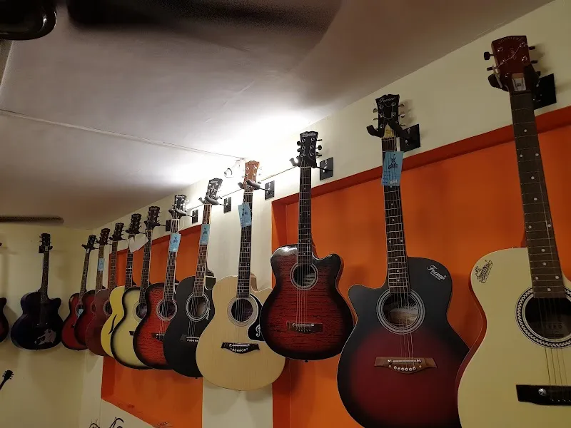 Guitar Hall - Chembur