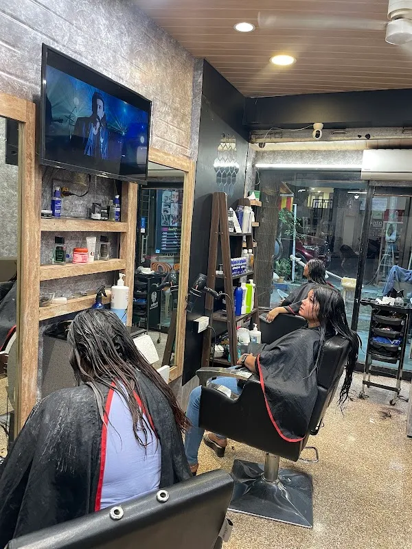 Honey Unisex Salon.....