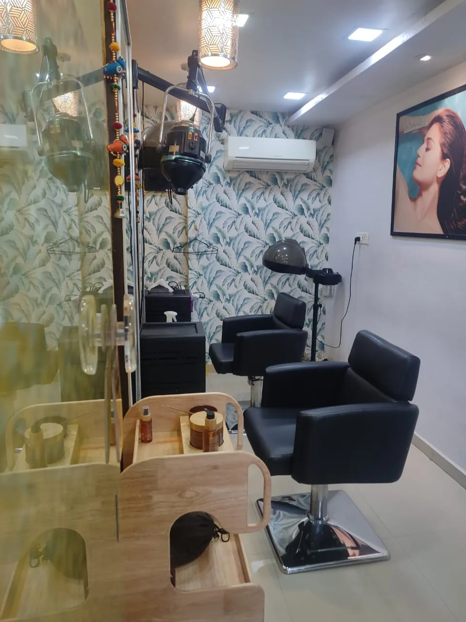 Mahhindrs Swaroop Ladies Beauty Salon