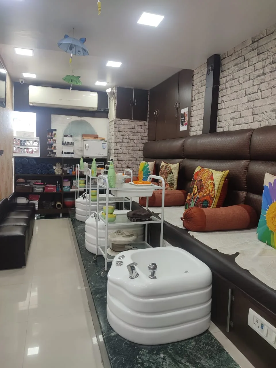 Mahhindrs Swaroop Ladies Beauty Salon
