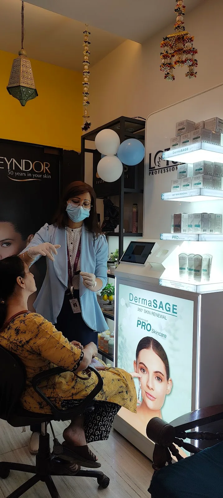 Mahhindrs Swaroop Ladies Beauty Salon