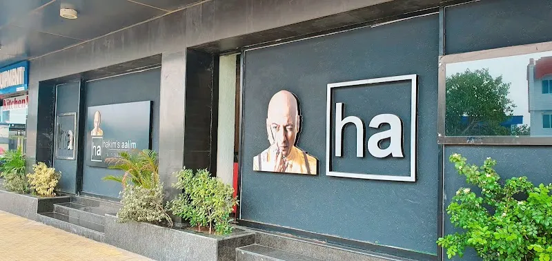 Hakim's Aalim Hair n' beauty lounge Jaipur