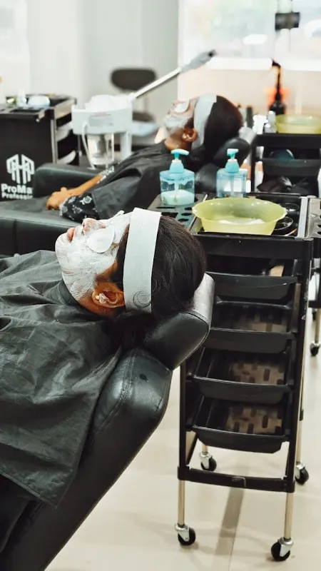 GLOW4000 Beauty Salon