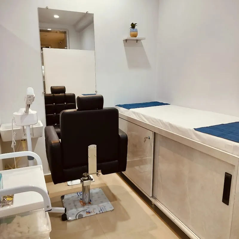 GLOW4000 Beauty Salon