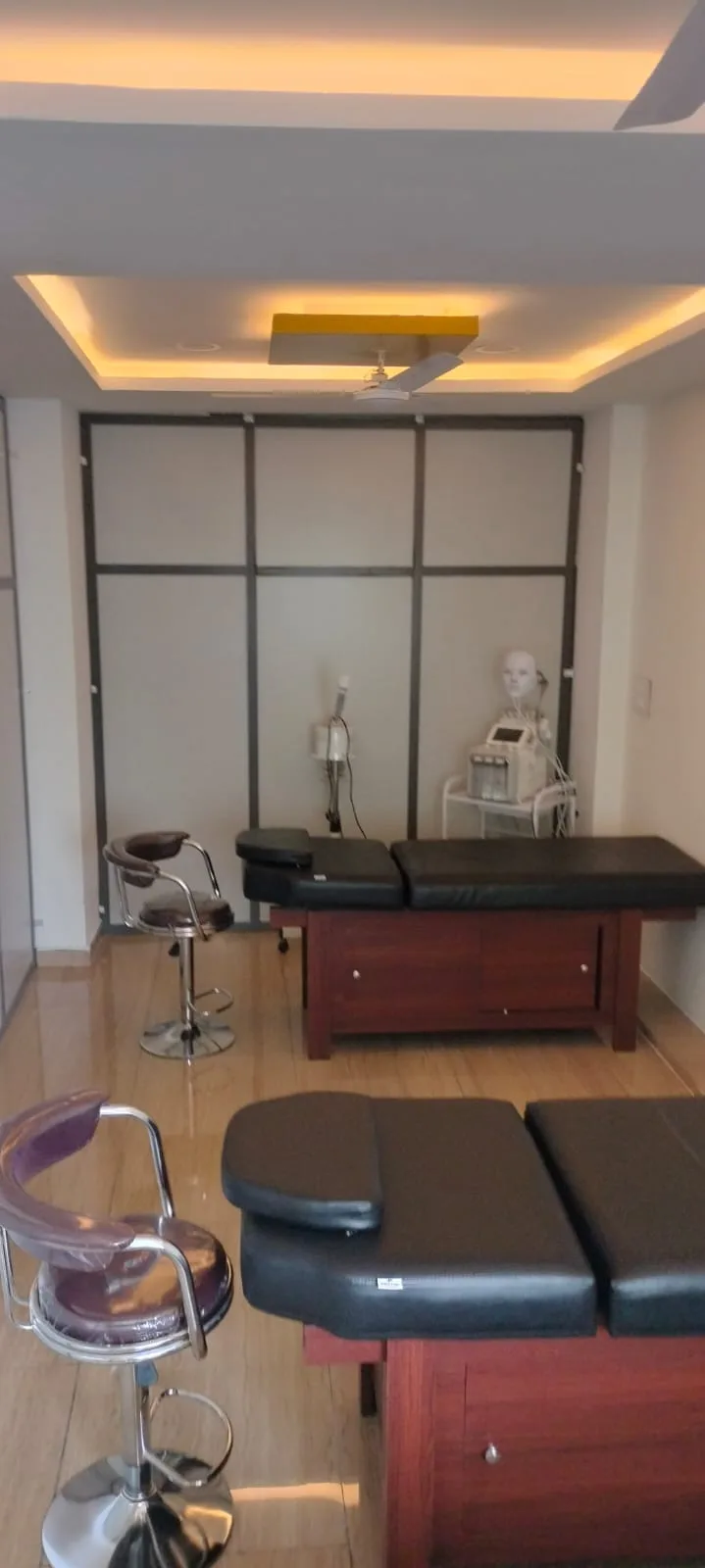 Noor Zaidi Salon & Academy
