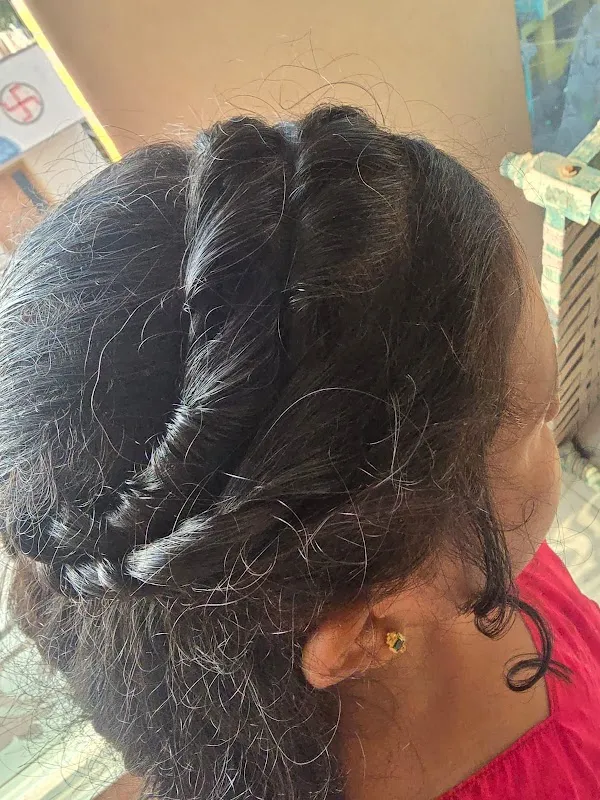 SRI M1 UNISEX FAMILY SALON