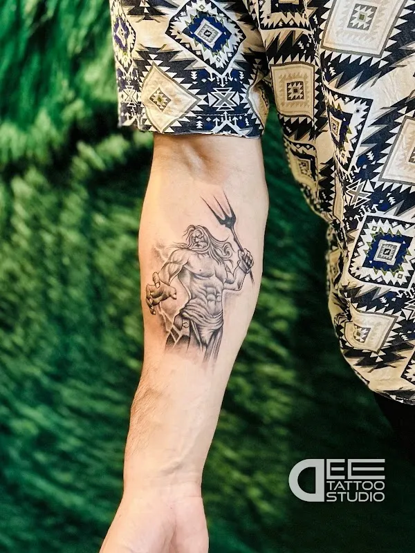 Dee tattoo studio