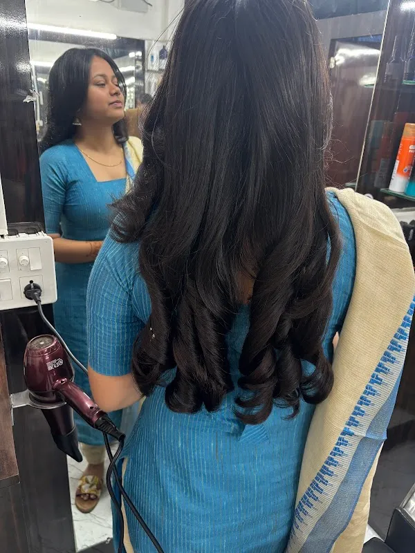Iconik unisex salon Suri West Bengal