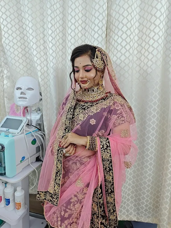 Iconik unisex salon Suri West Bengal