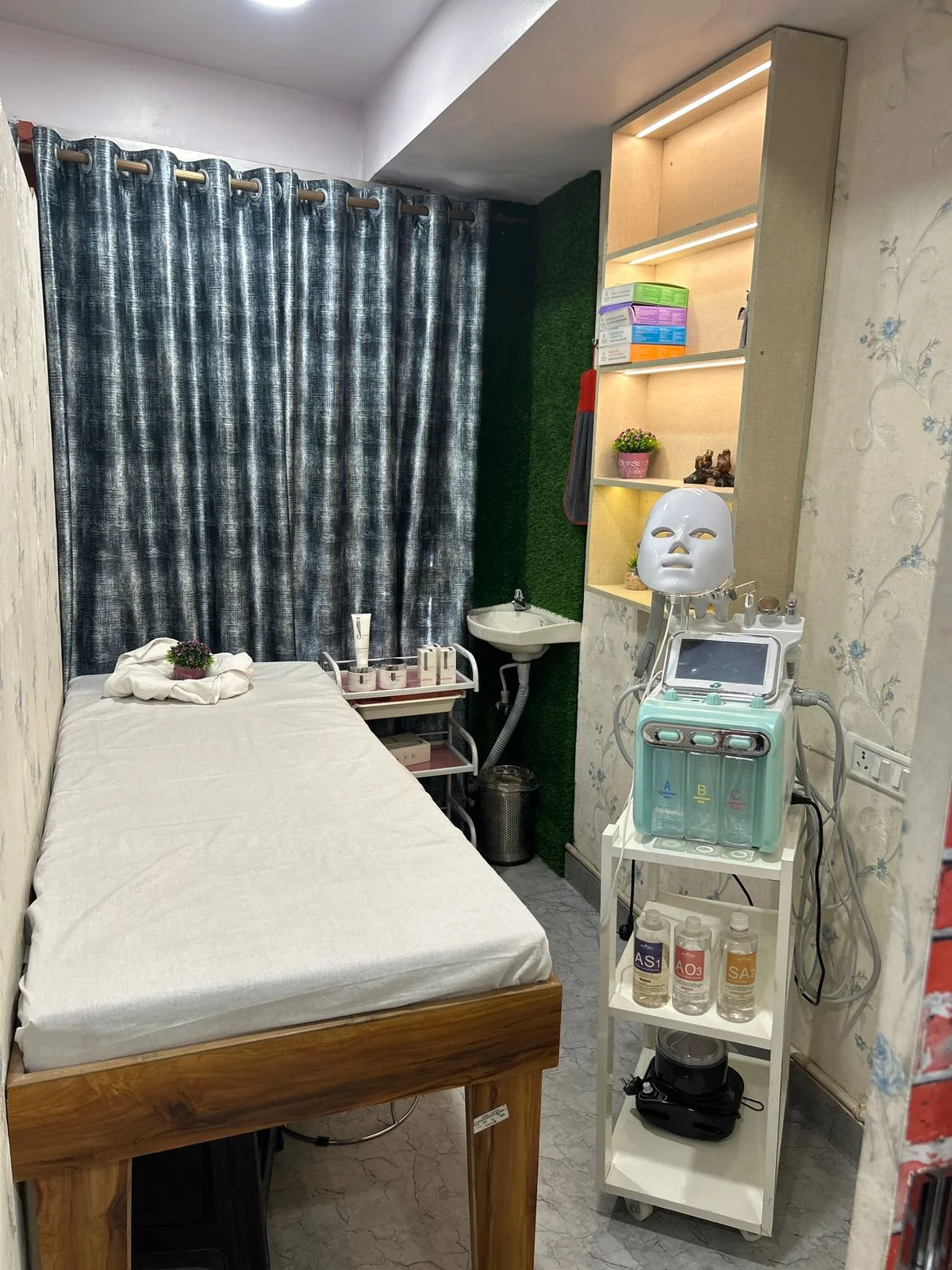 Barkha Makeover salon & Academy