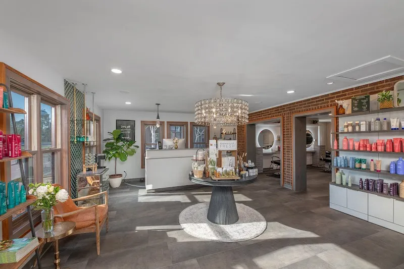 Salon & Spa On Railroad