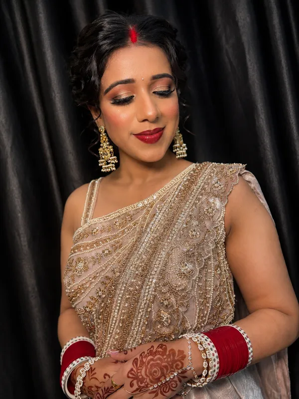 Simran's Makeoverz (ladies salon)